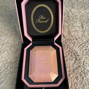 Too Faced Diamond Light Highlighter - Fancy Pink